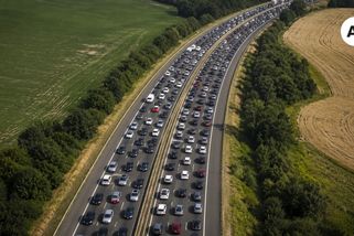 Proč se dálnice náhle zastaví i bez nehody. Matematika odhaluje skrytý mechanismus dopravních kolon